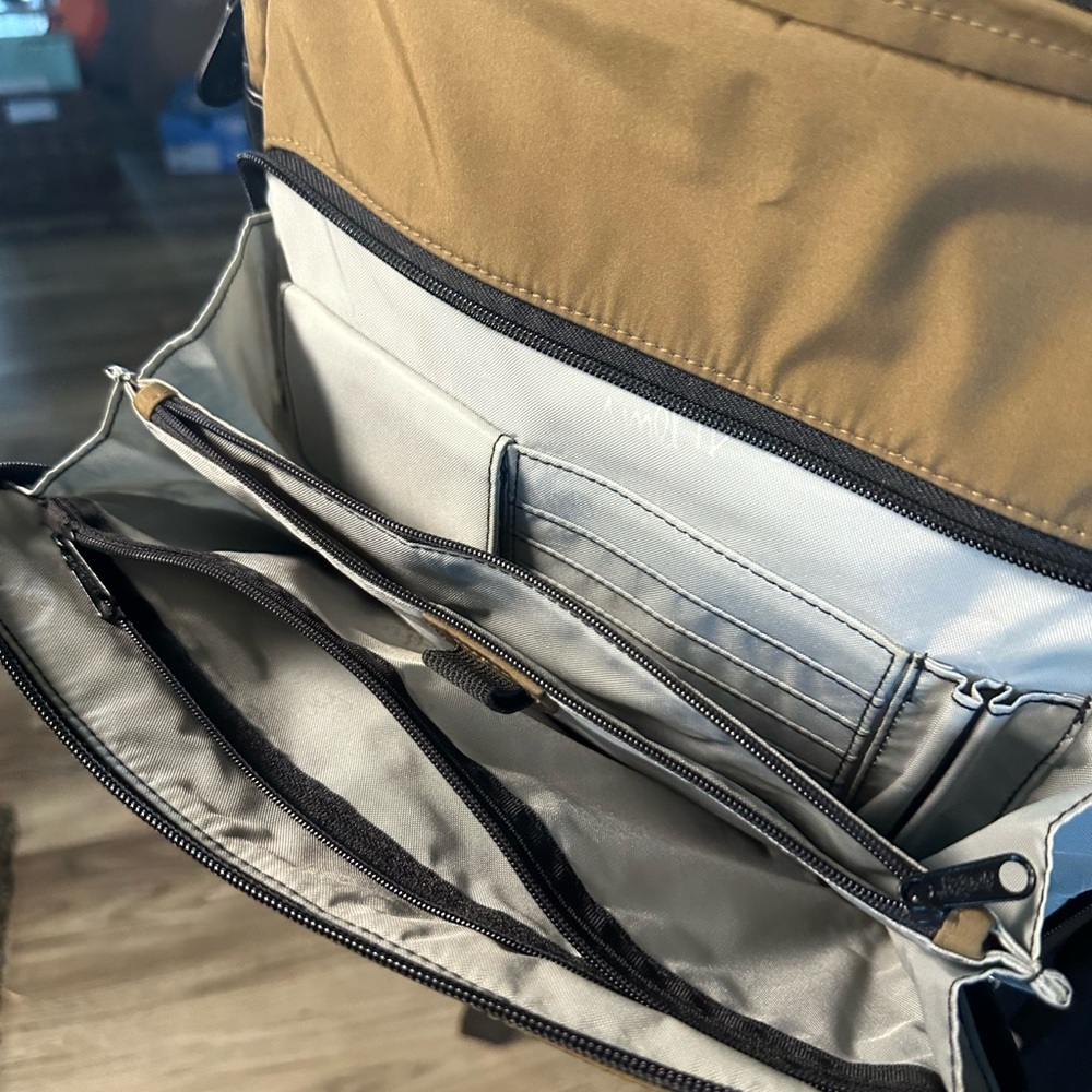 Ameribag Tan and Black Crossbody Bag Practical Everyday Style - Picture 8 of 11